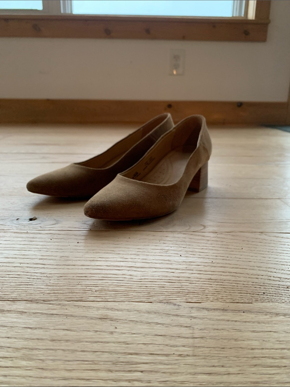 Nisolo Fiorela Go To Leather Mid Heel In Taupe Brown, Size 6.5